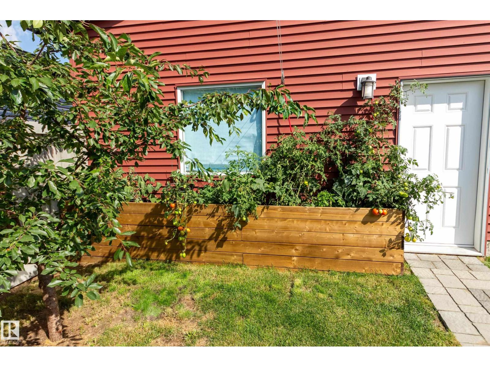 8623 223 ST NW - Image 36