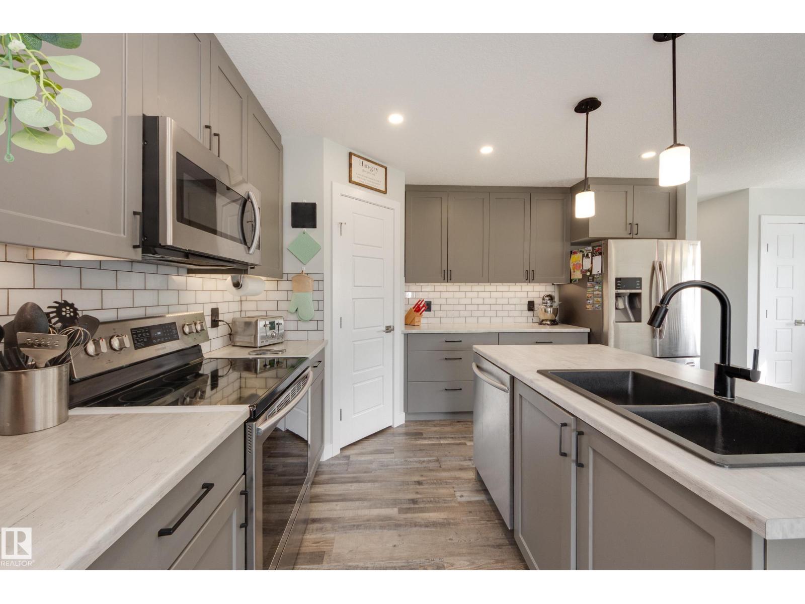 8623 223 ST NW - 9