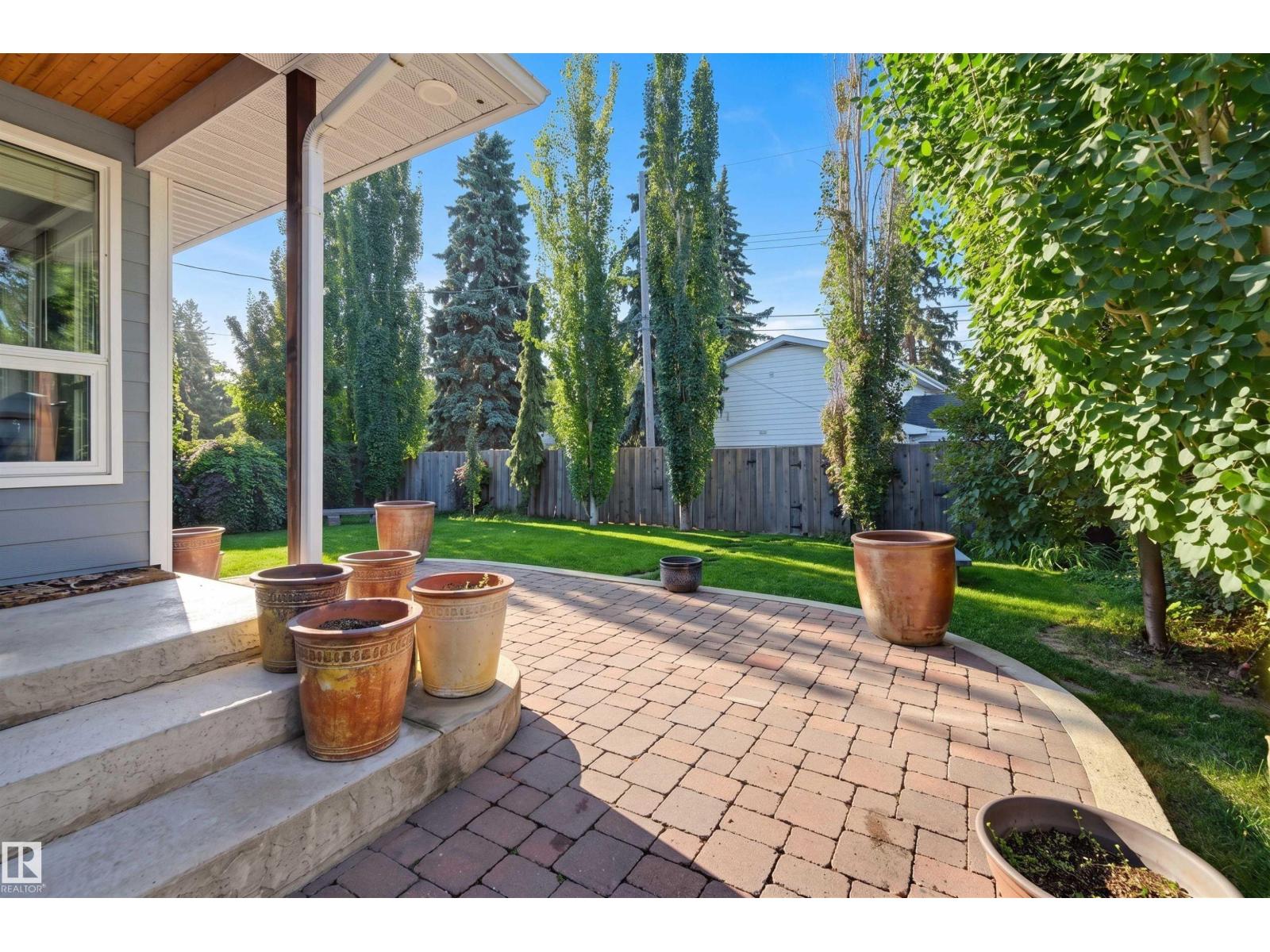 9728 141 ST NW - 32
