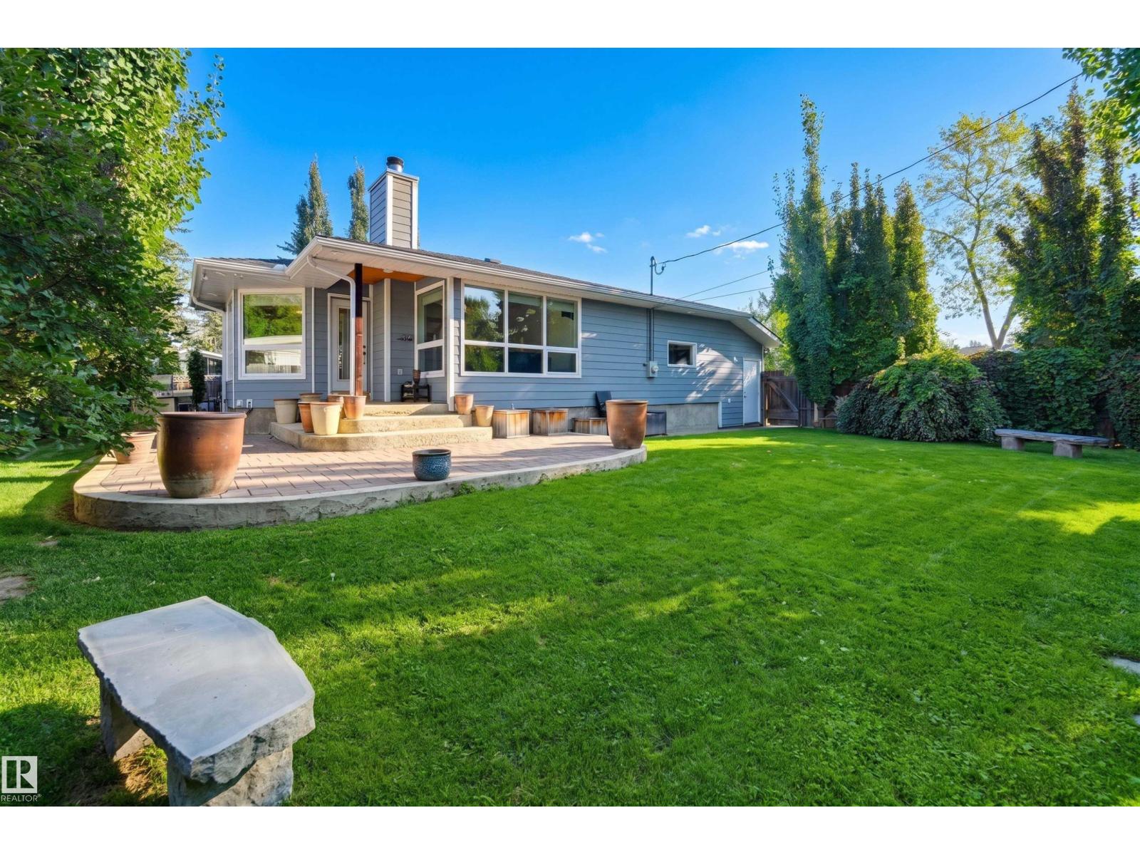 9728 141 ST NW - 35