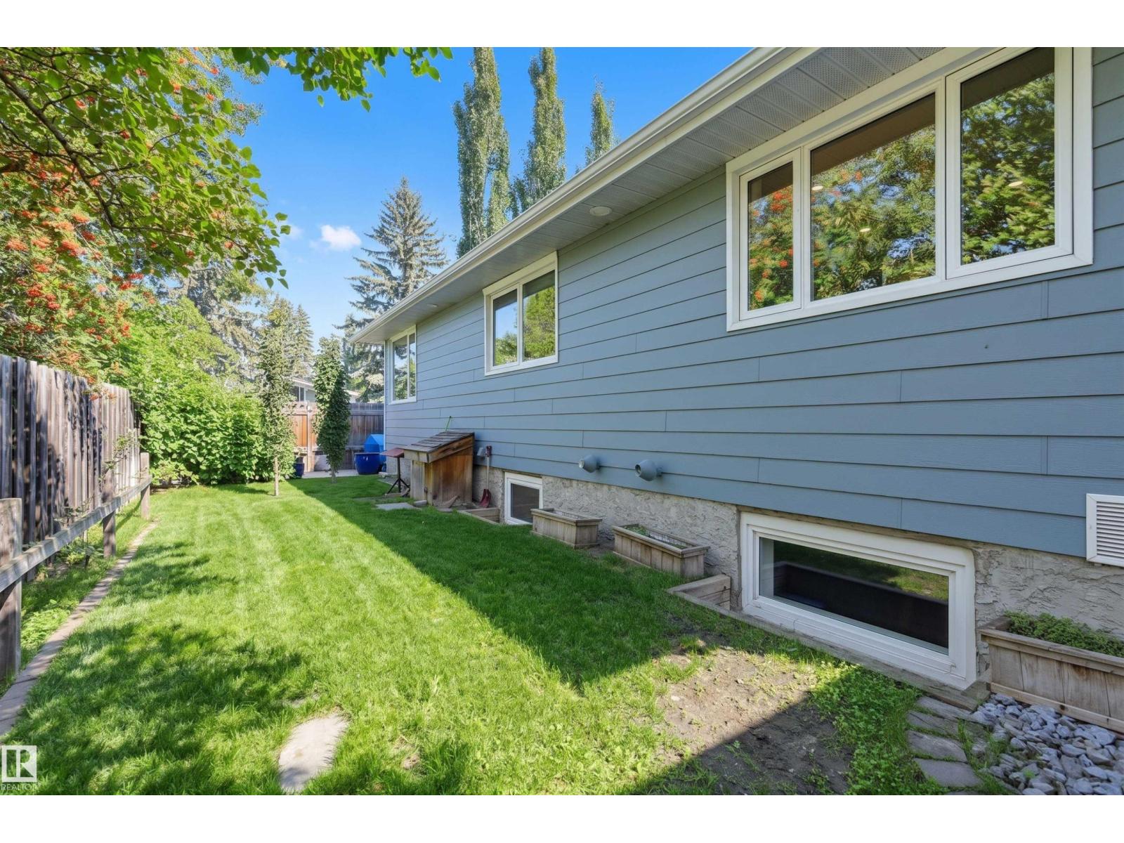 9728 141 ST NW - 36