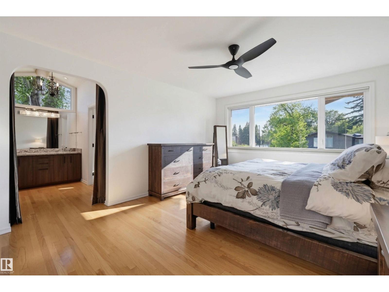 9728 141 ST NW - 37