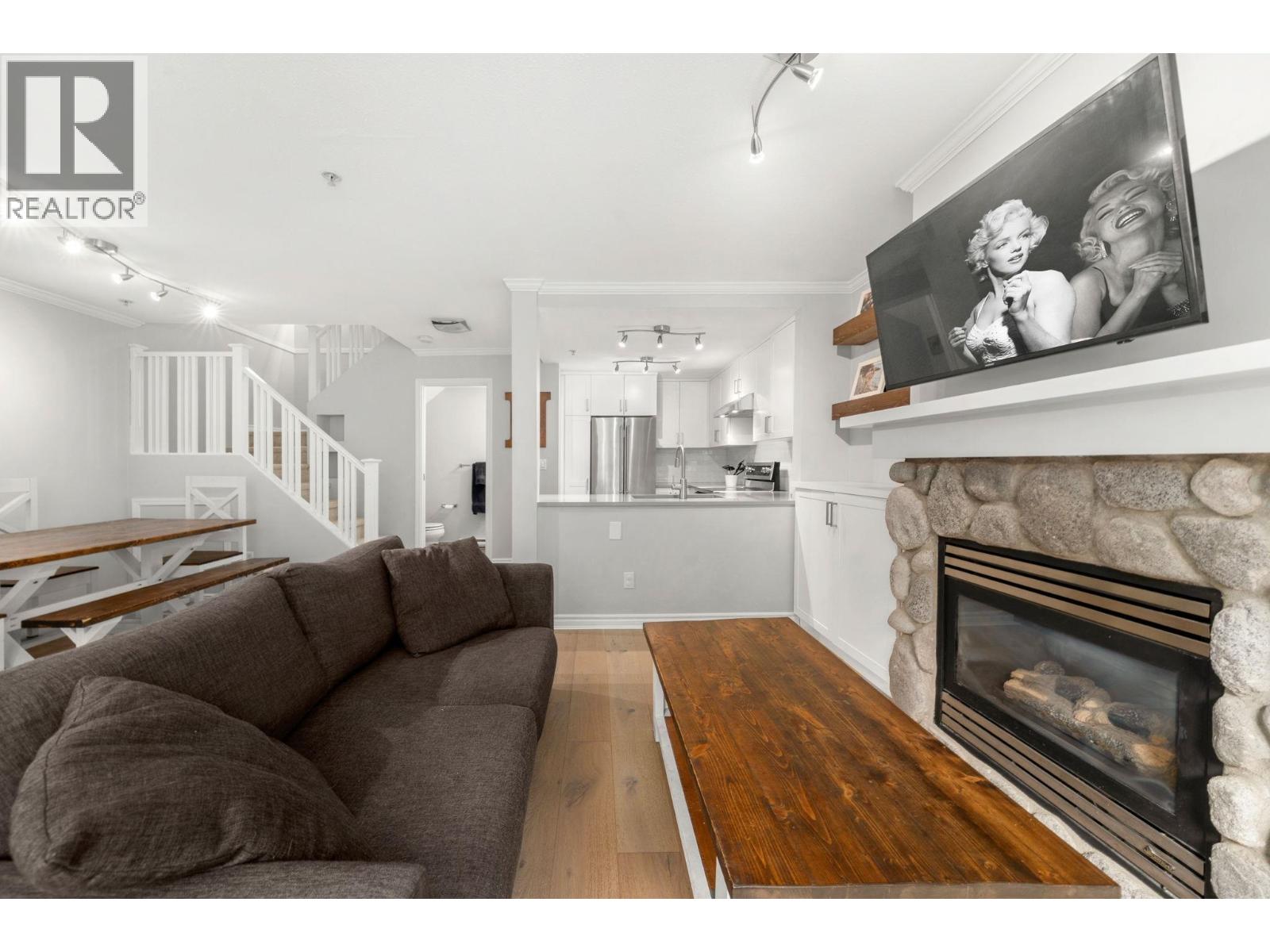 6 1073 LYNN VALLEY ROAD, North Vancouver — photo 4