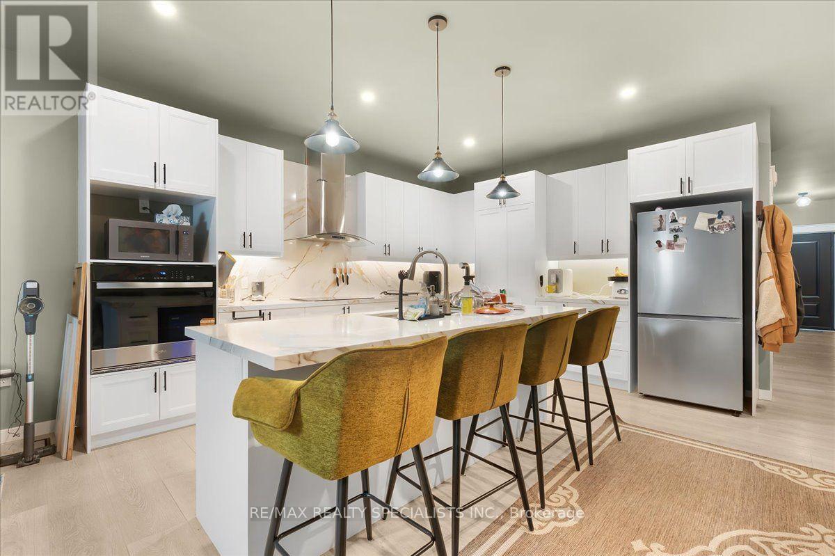7 SCOTT DRIVE - 11