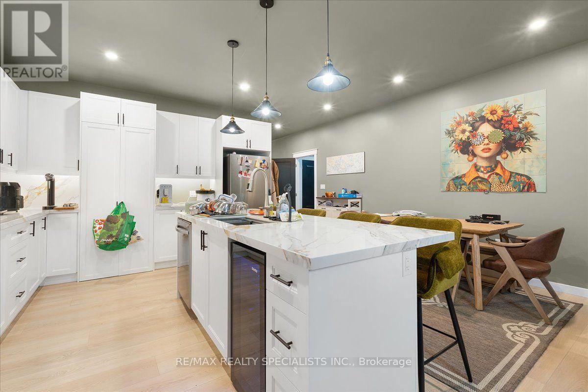 7 SCOTT DRIVE - 13
