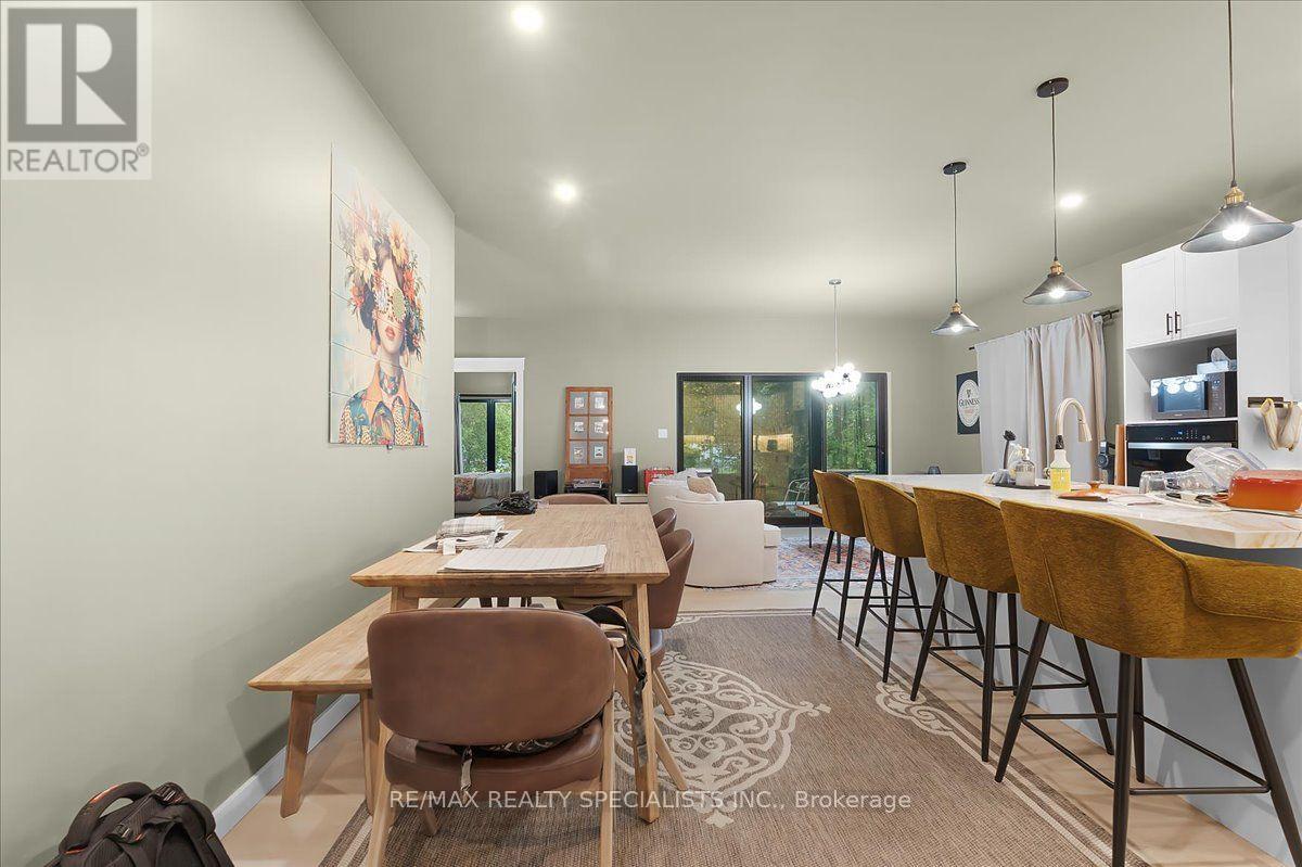 7 SCOTT DRIVE - 17