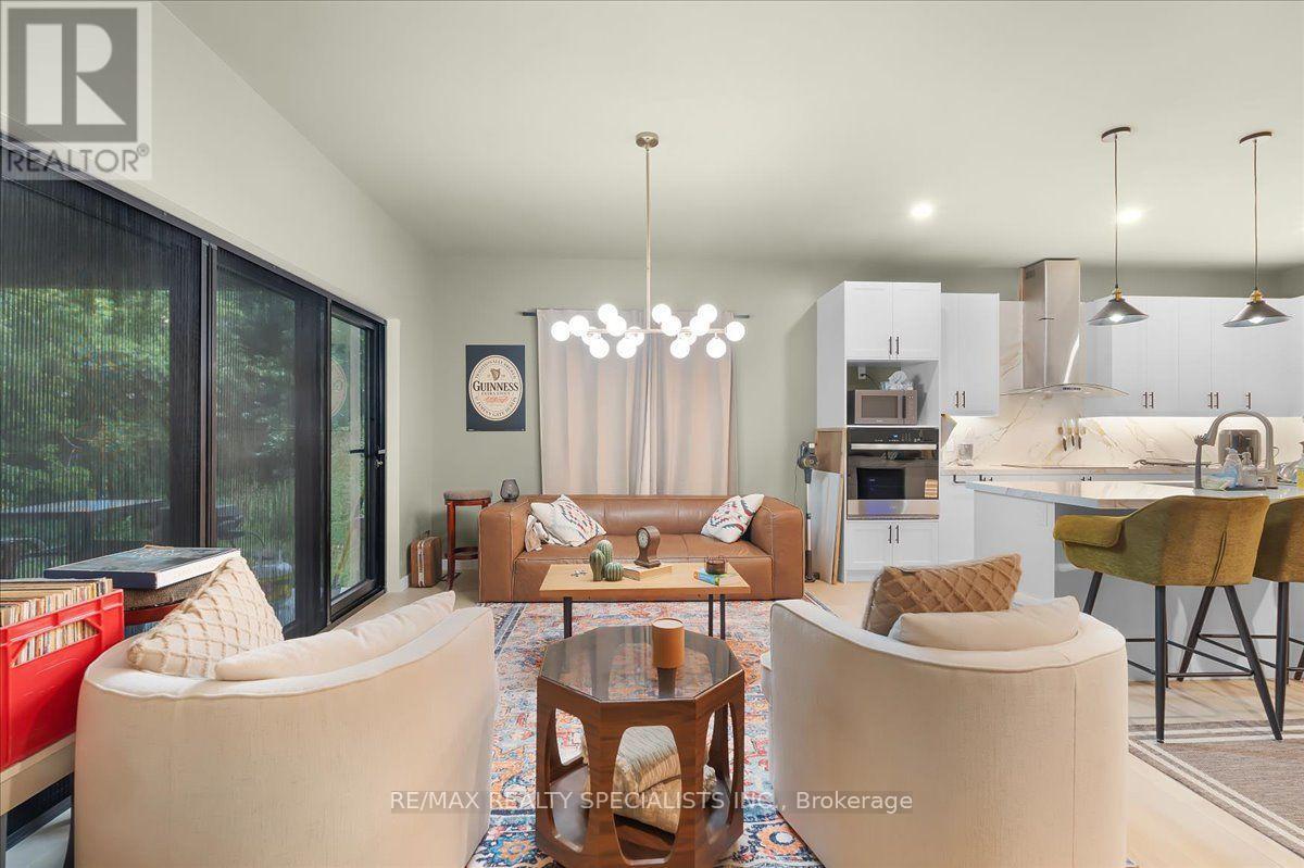7 SCOTT DRIVE - 20