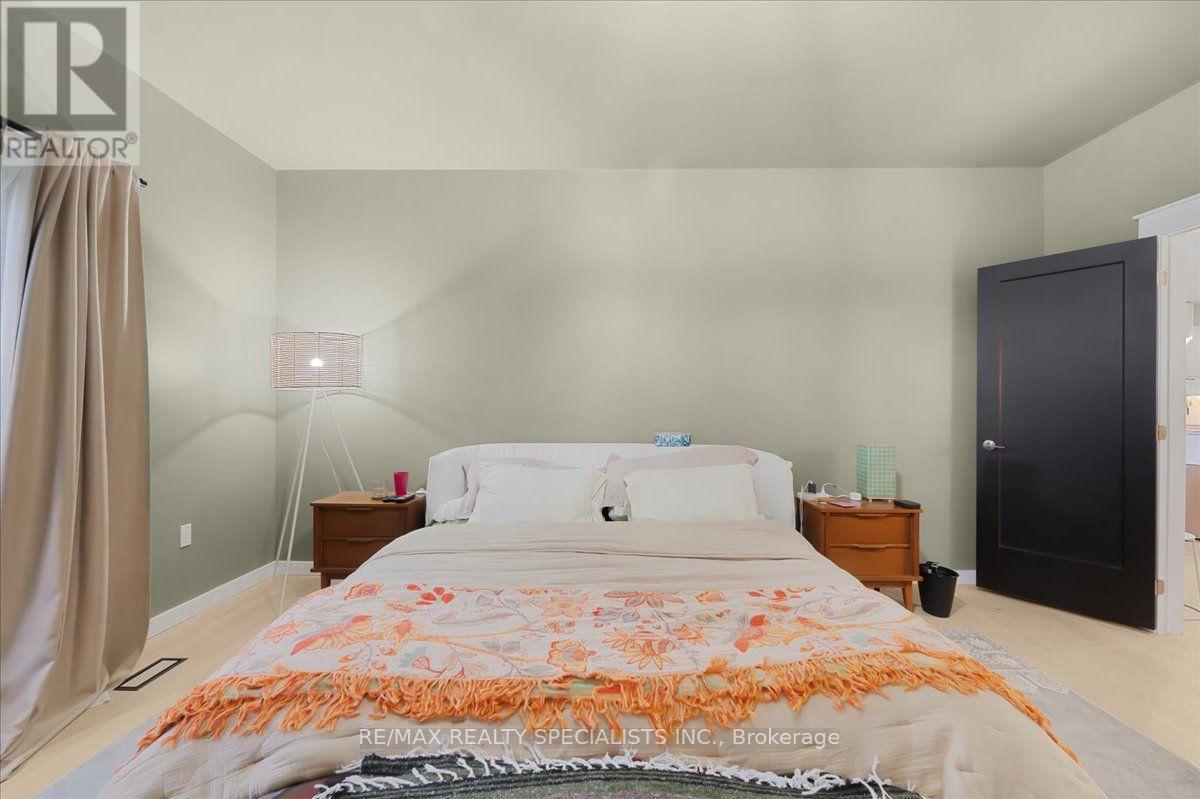 7 SCOTT DRIVE - 22