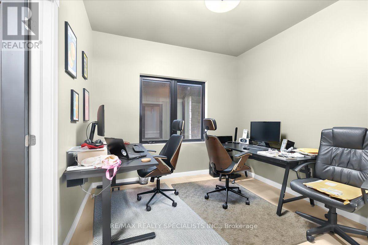 7 SCOTT DRIVE - 27