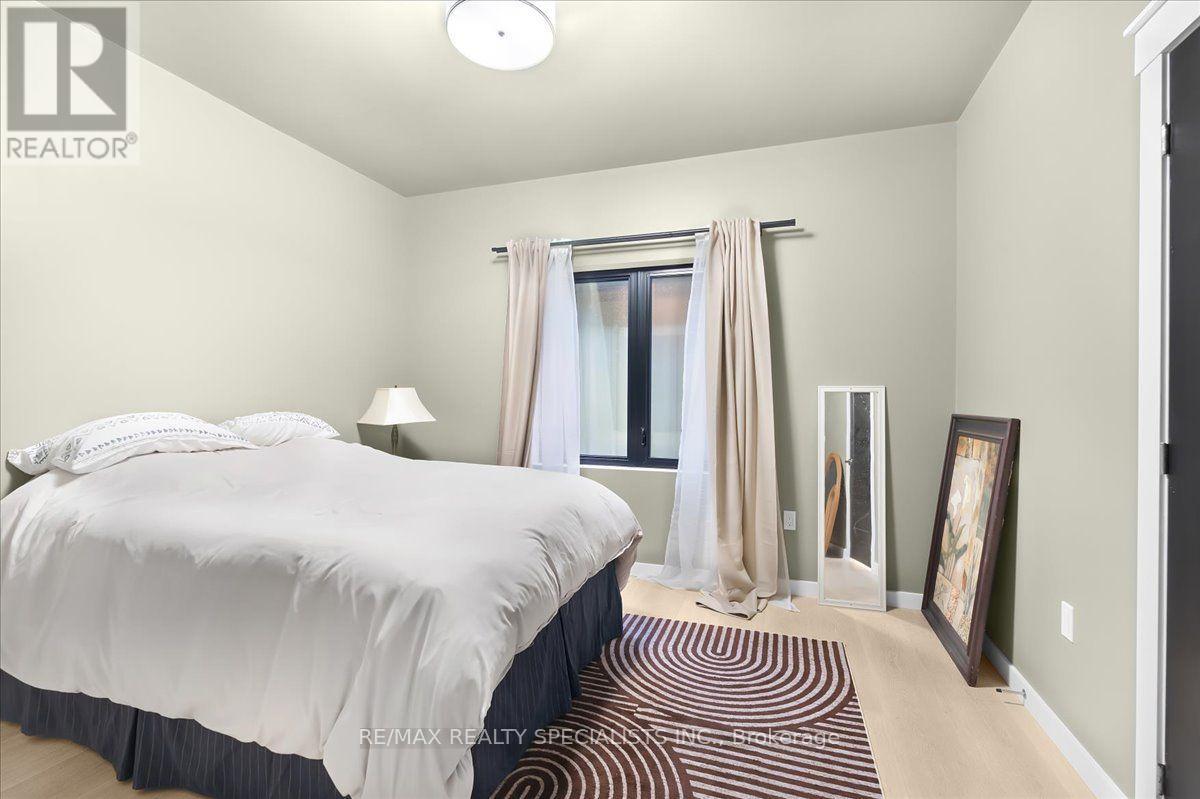 7 SCOTT DRIVE - 30