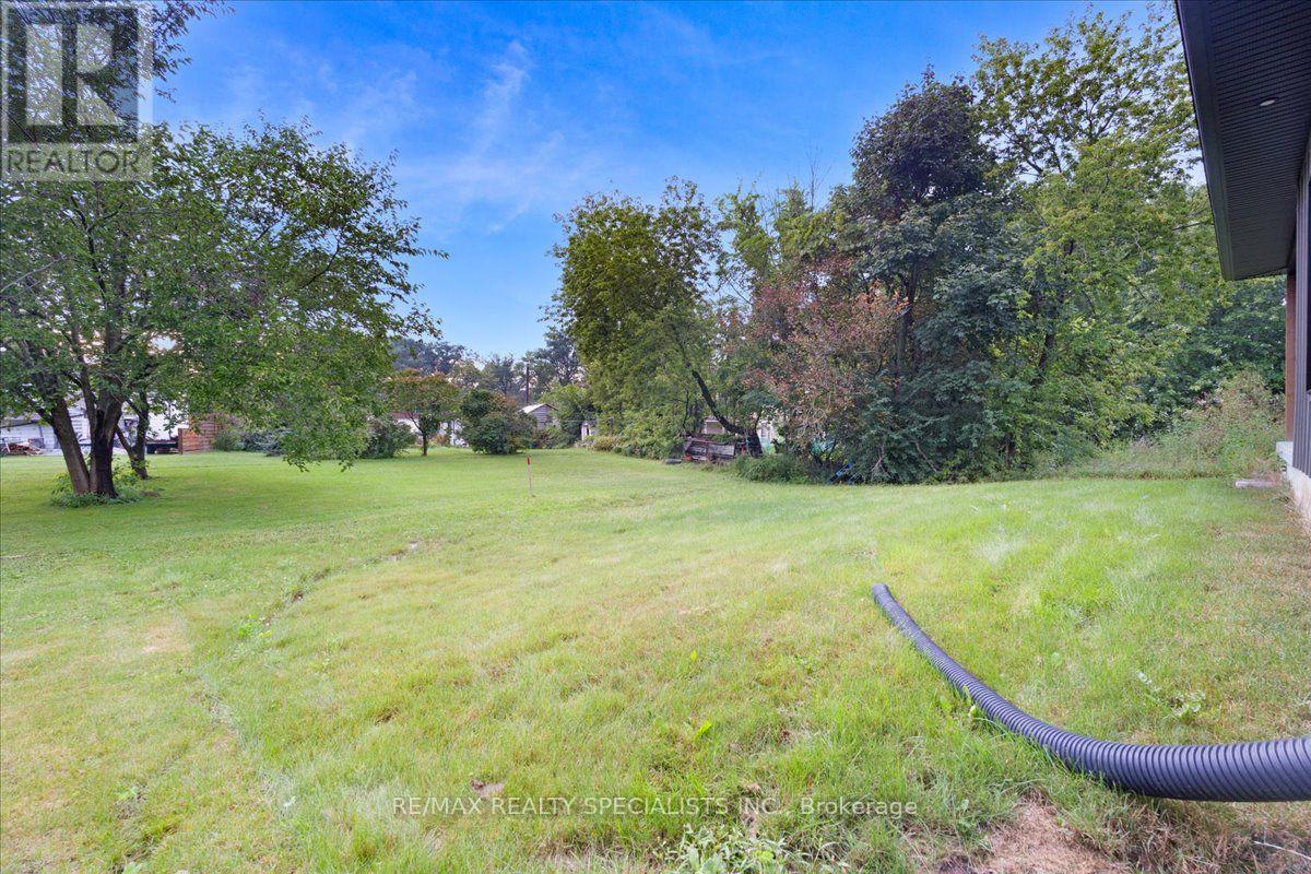 7 SCOTT DRIVE - 40