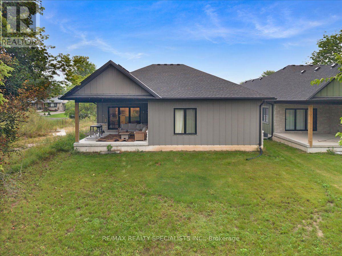 7 SCOTT DRIVE - 42