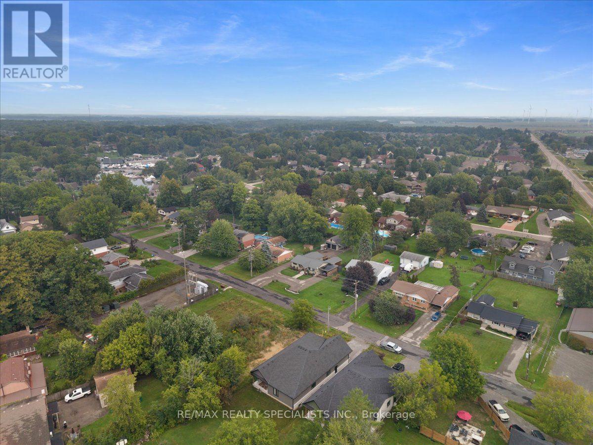 7 SCOTT DRIVE - 46
