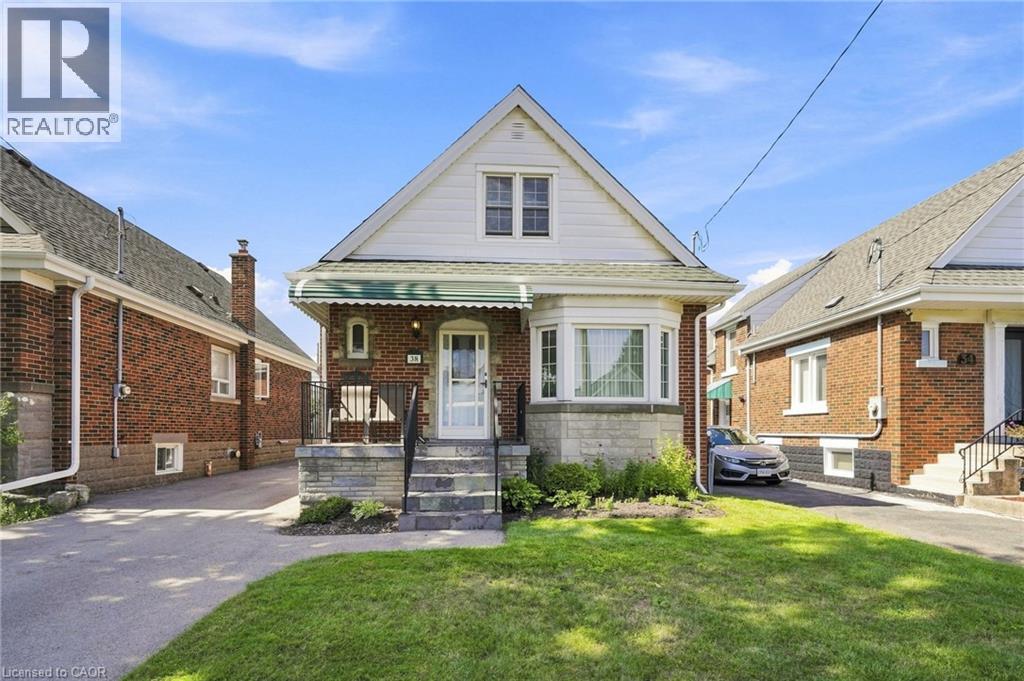 38 GARSIDE Avenue S - 1