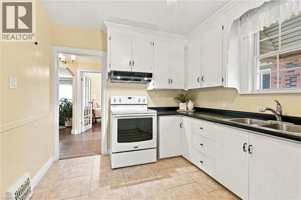 38 GARSIDE Avenue S - 20