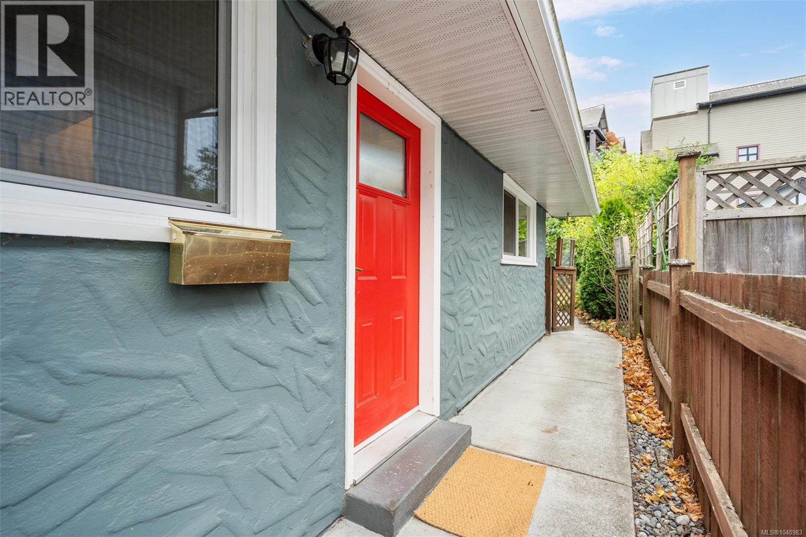 1029 - 1031 Wychbury Ave - 16