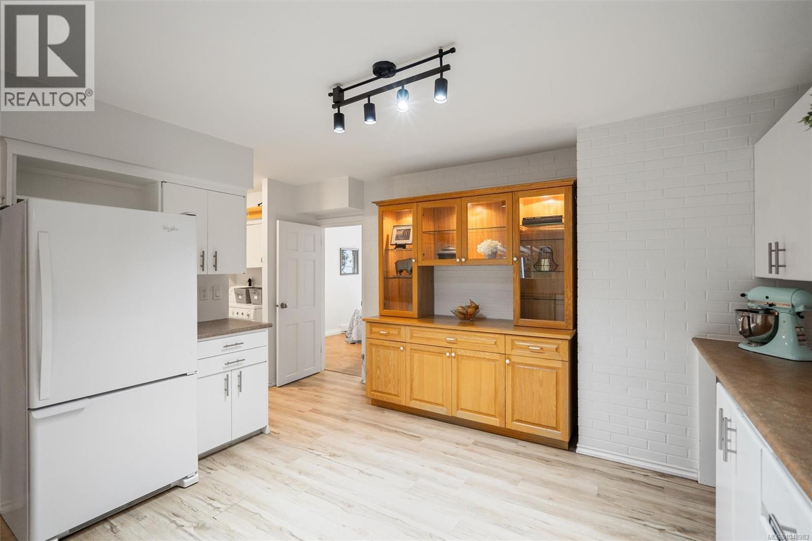 1029 - 1031 Wychbury Ave - 27