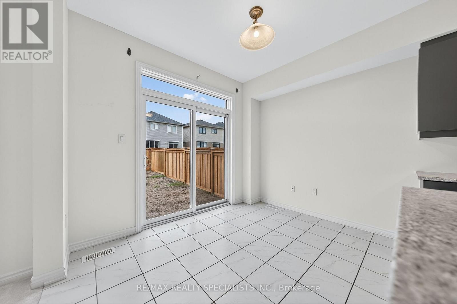 27 HARPIN WAY W - Image 23