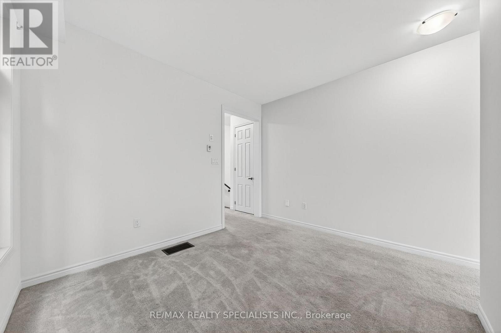 27 HARPIN WAY W, Centre Wellington (Fergus) — photo 9