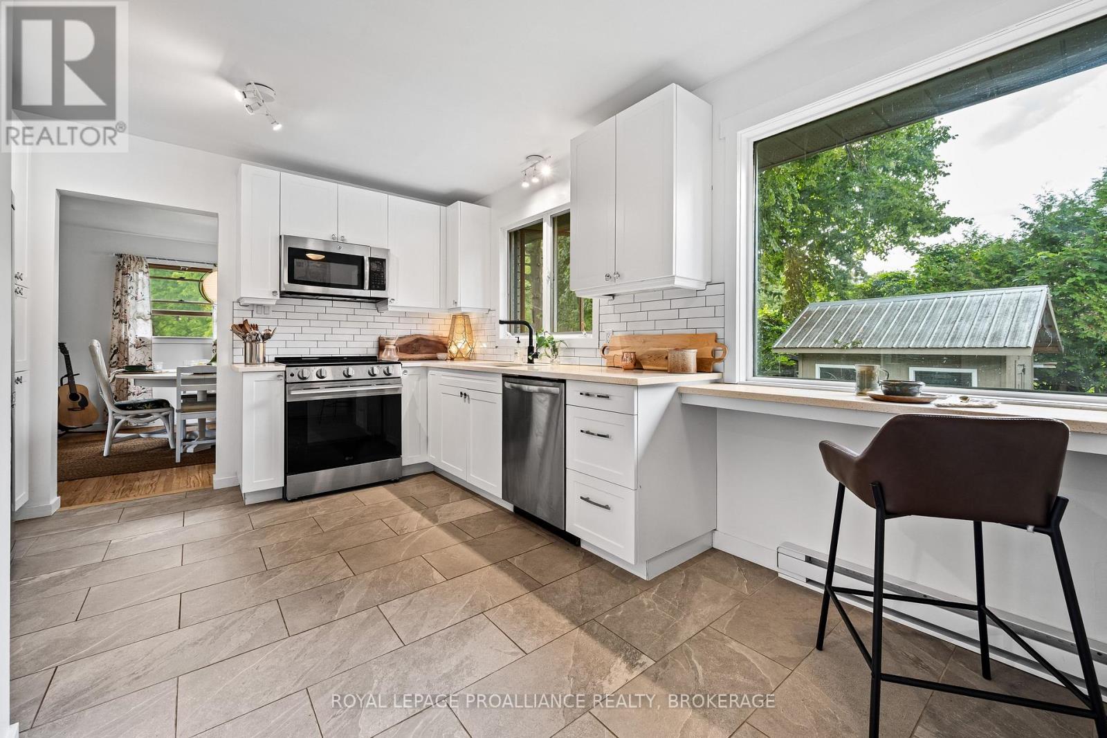 330 ELMWOOD DRIVE - Image 19