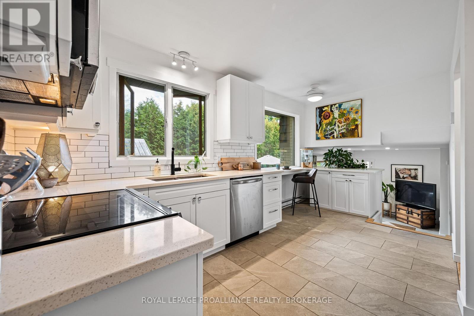 330 ELMWOOD DRIVE - Image 20