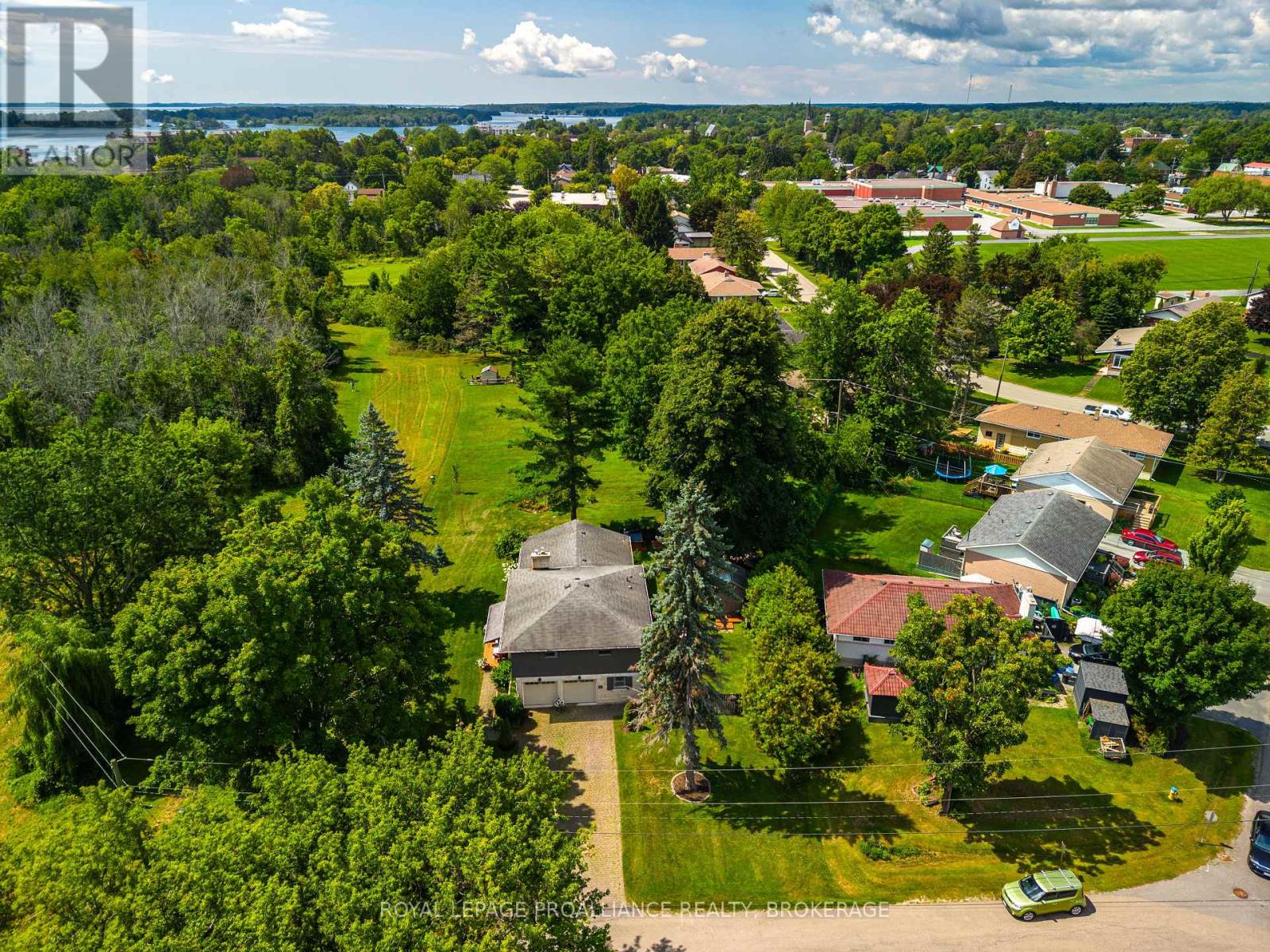 330 ELMWOOD DRIVE - Image 17