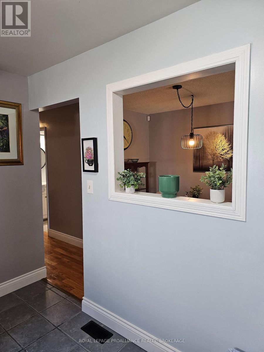 915 WARBURTON CRESCENT - Image 14