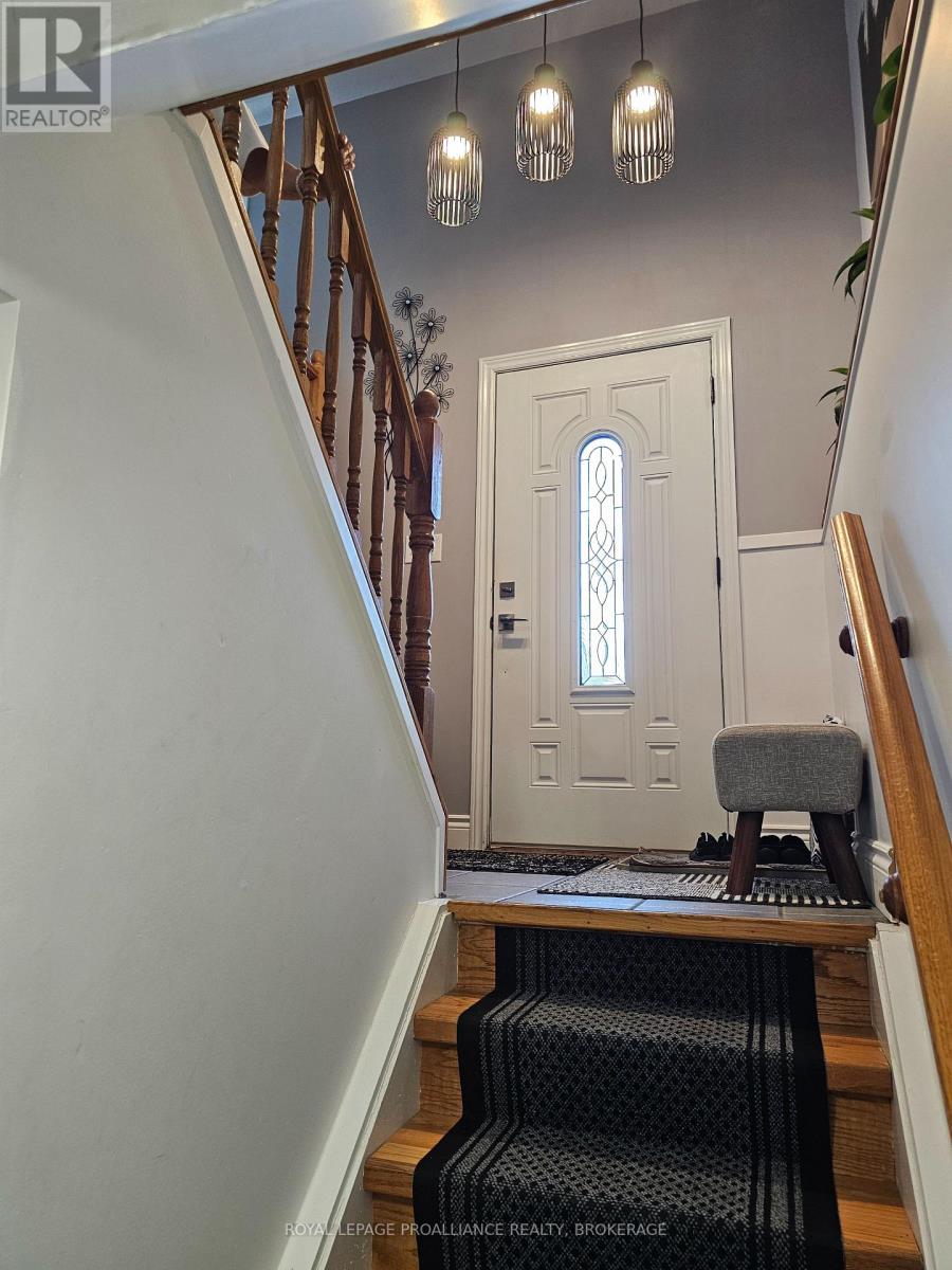 915 WARBURTON CRESCENT, Kingston (East Gardiners Rd) — photo 8