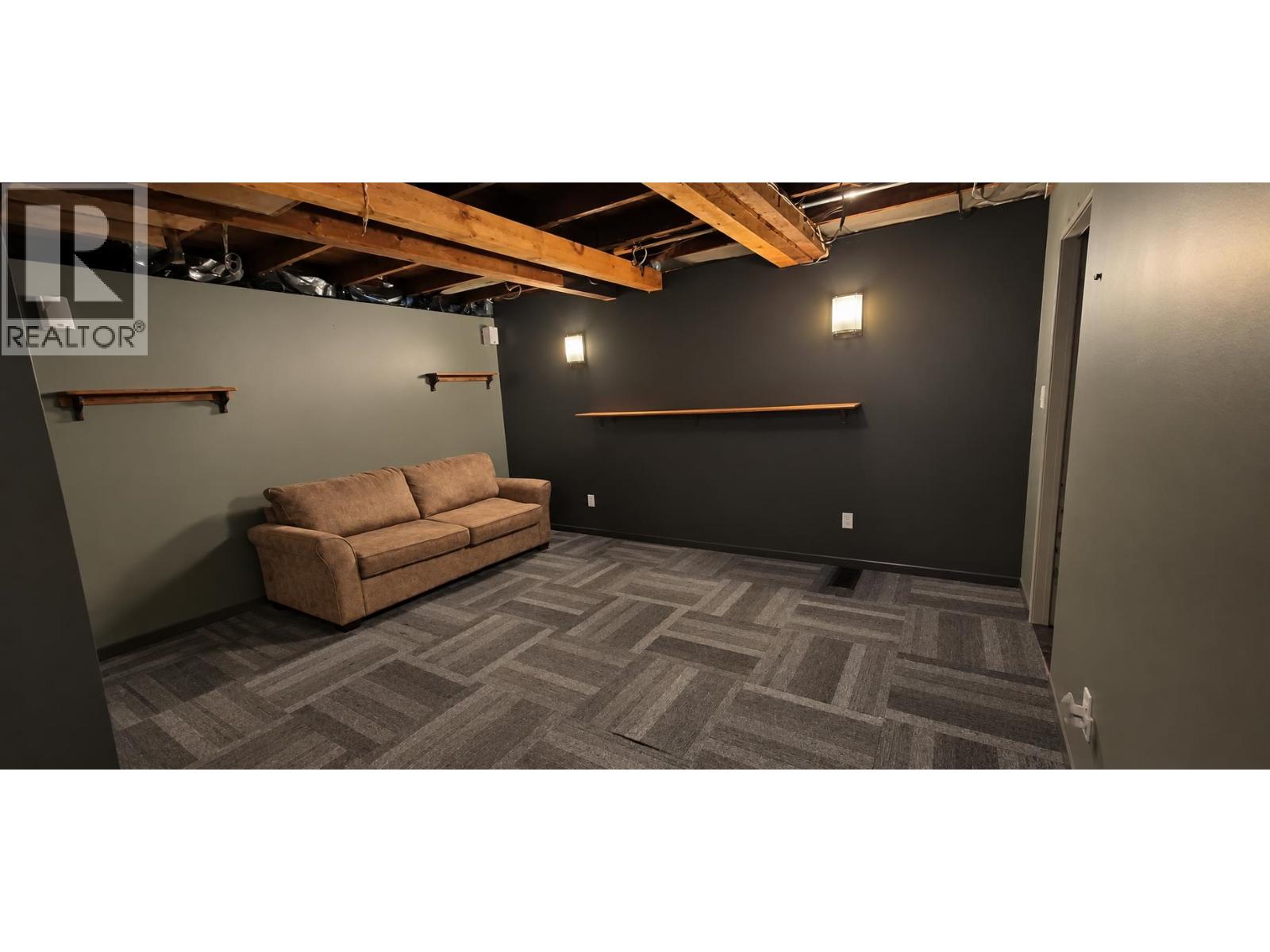 Photo 8 of 9 — 1710 6TH AVENUE · Prince George, BC