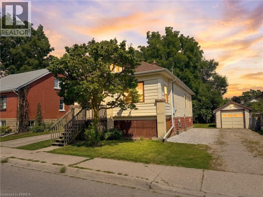 92 MARY Street, Brantford — photo 2