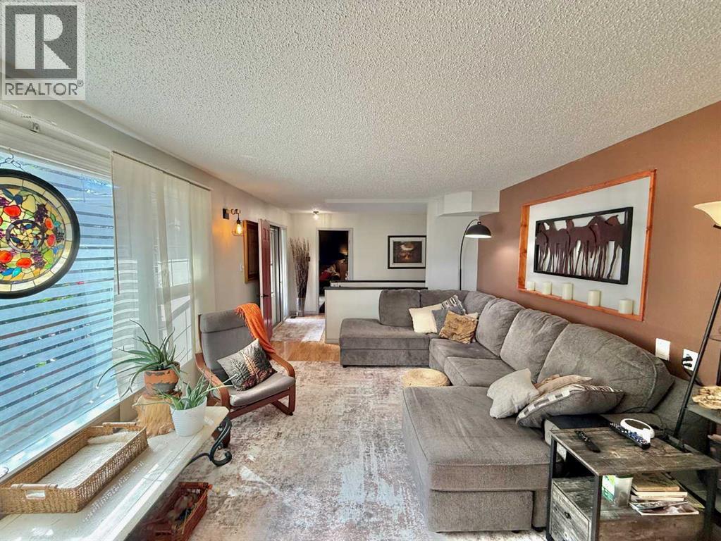 5002 50 Street - 20