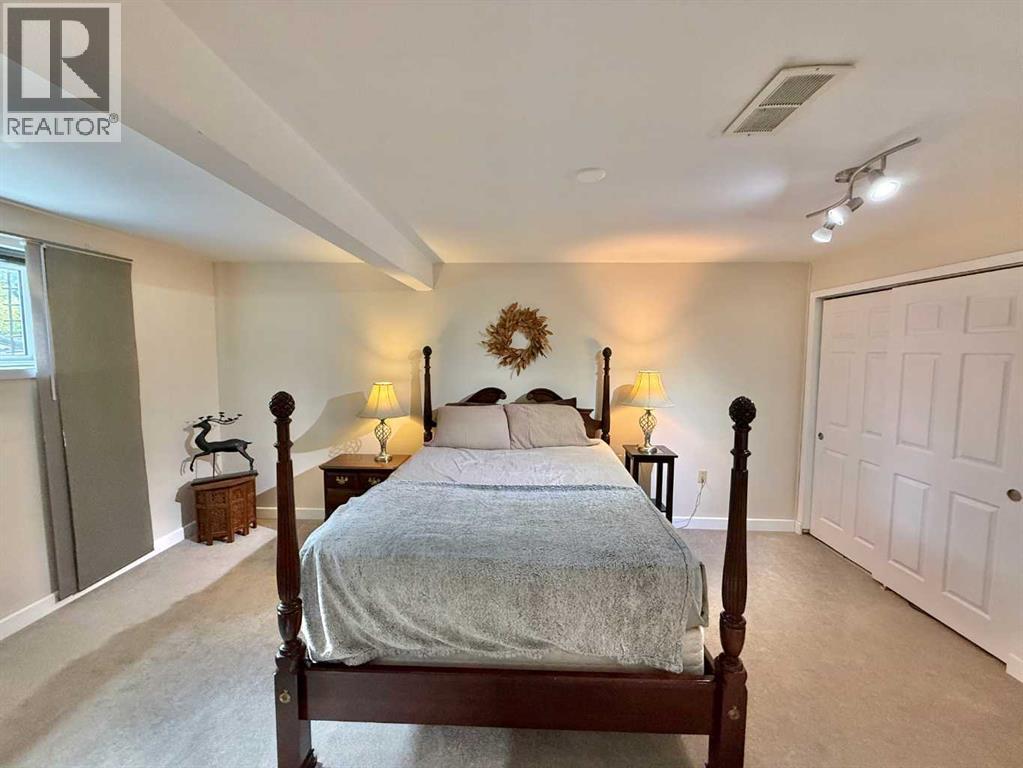 5002 50 Street - Image 36
