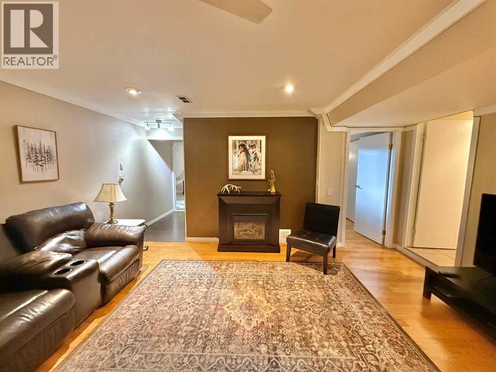 5002 50 Street - 35