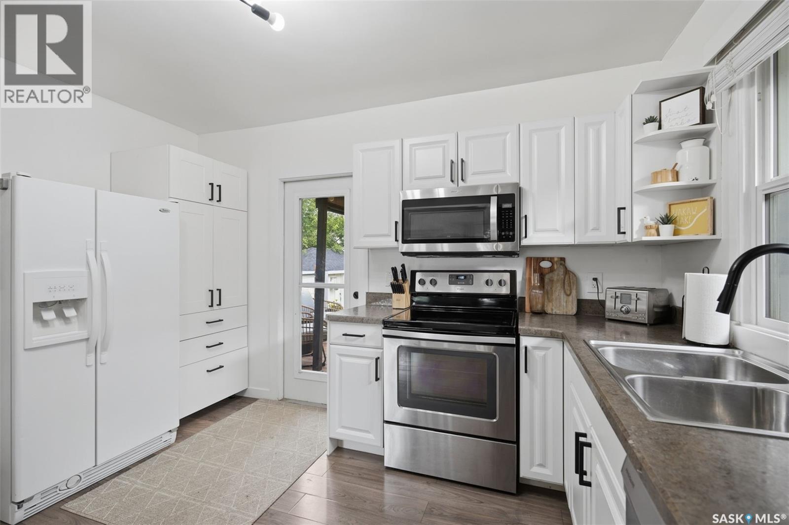 717 Taylor STREET E - 11