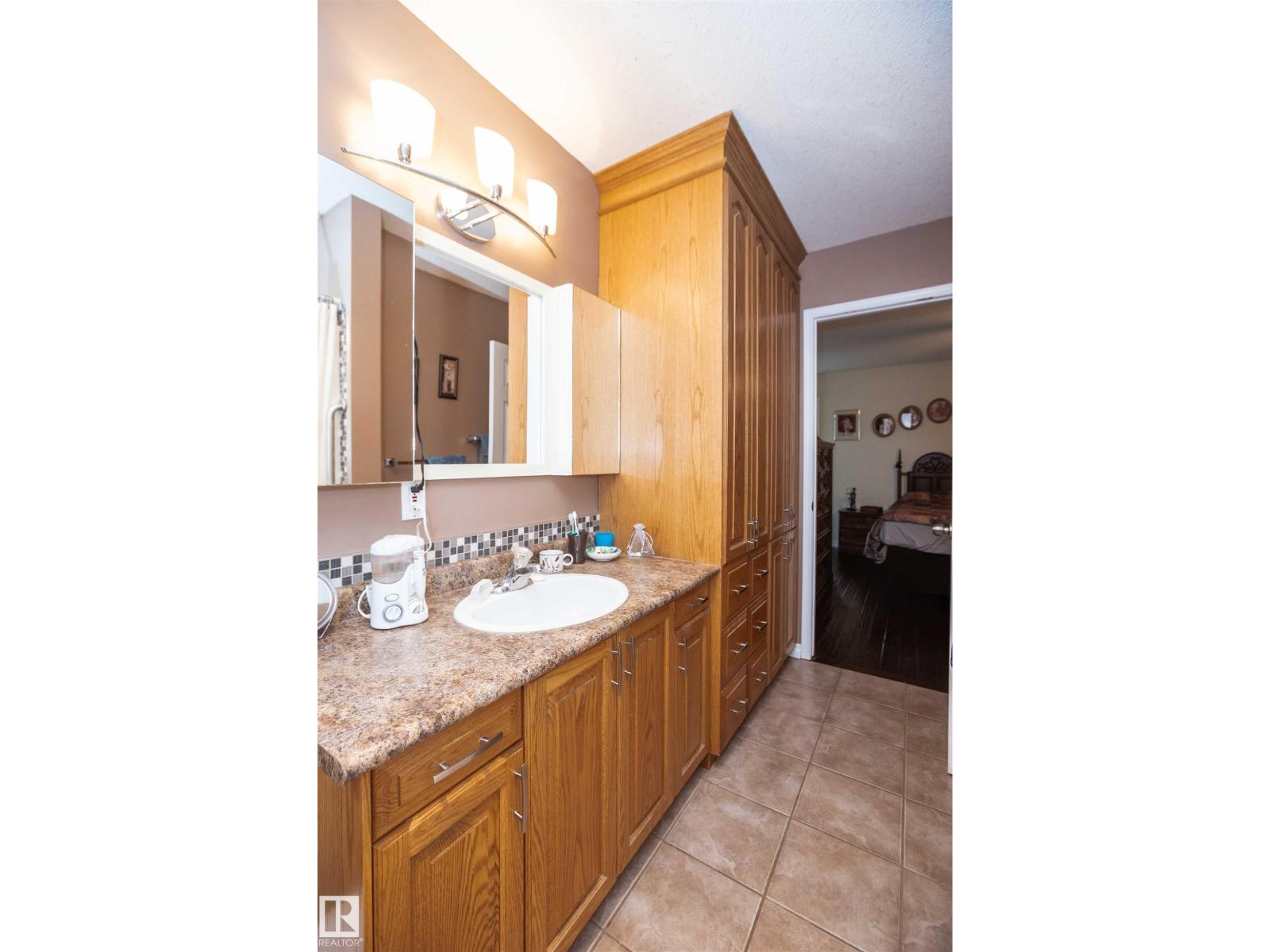 5706 43 street - 26