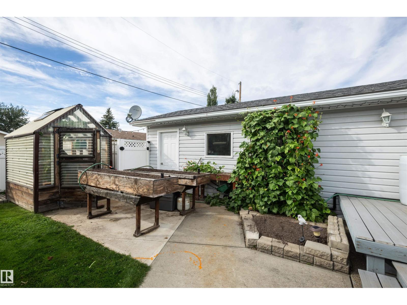 5706 43 street - 43