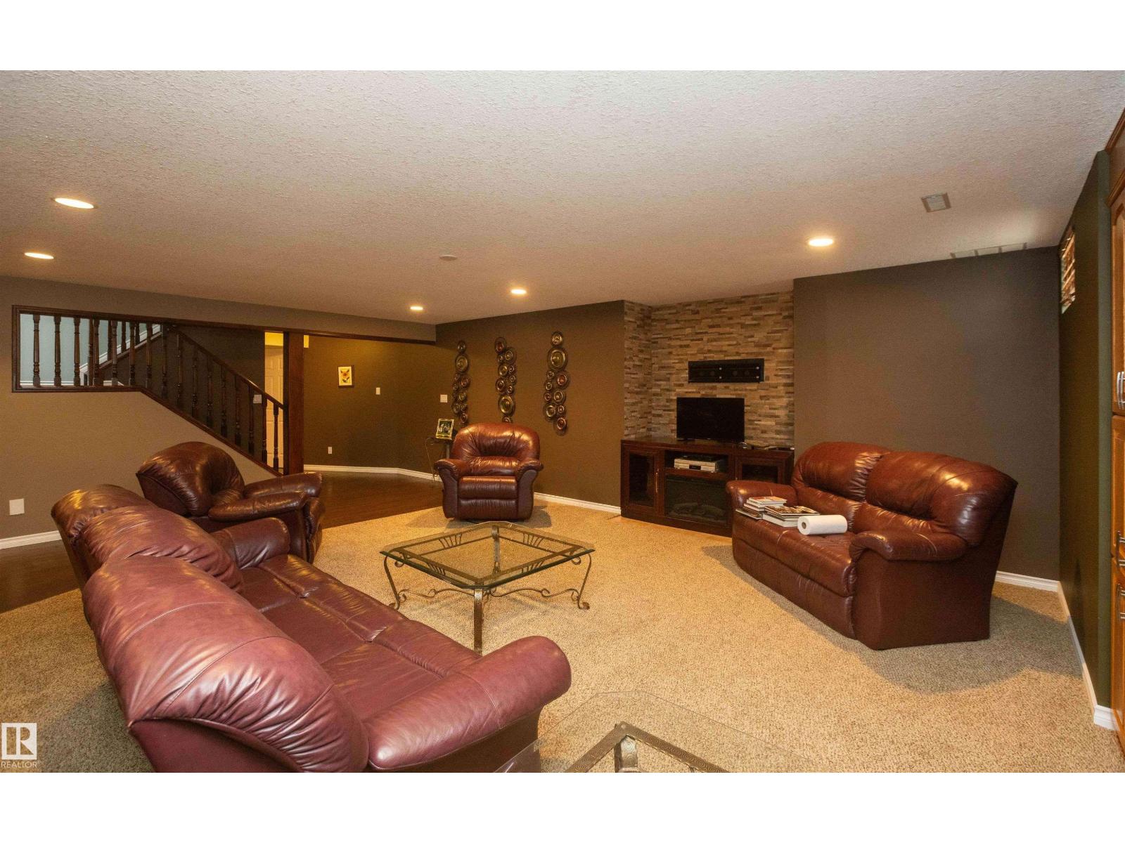 5706 43 street - 51