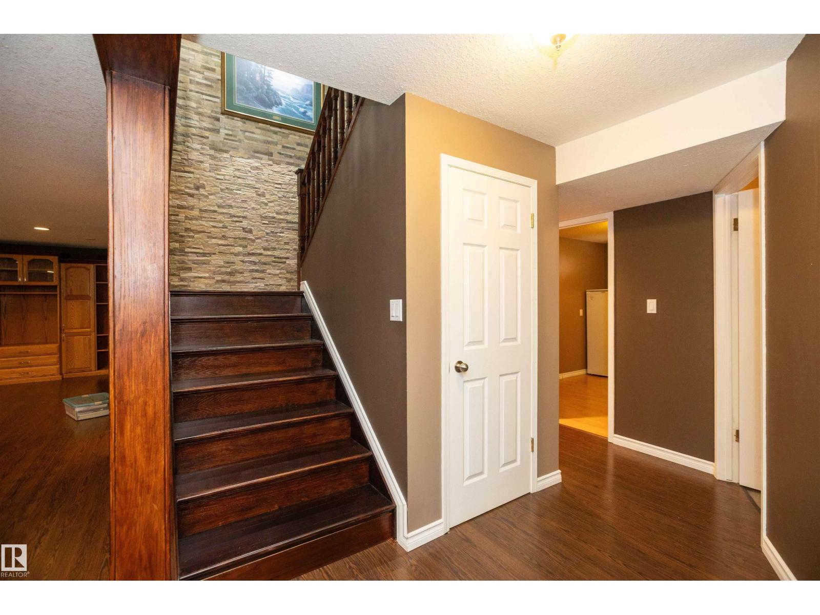 5706 43 street - 47