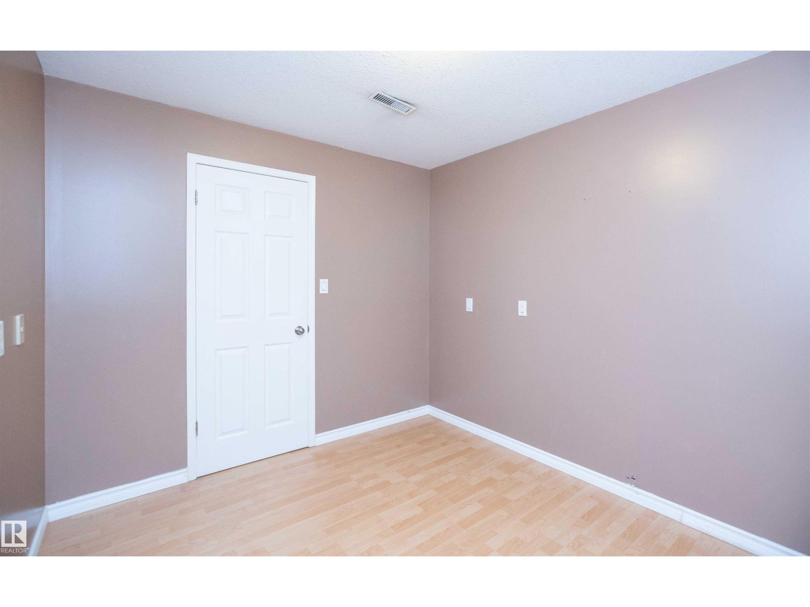 5706 43 street - 64