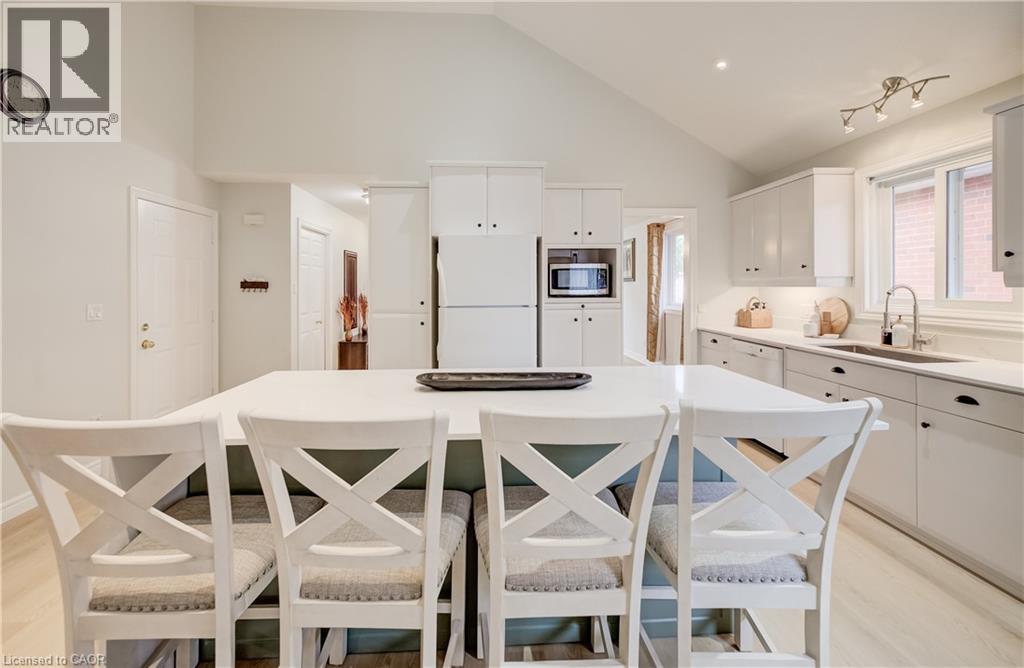 245 FERN Crescent - Image 11