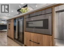 4pc Bathroom - 4516b 72 Street Nw, Calgary, AB T3B2L4 Photo 15