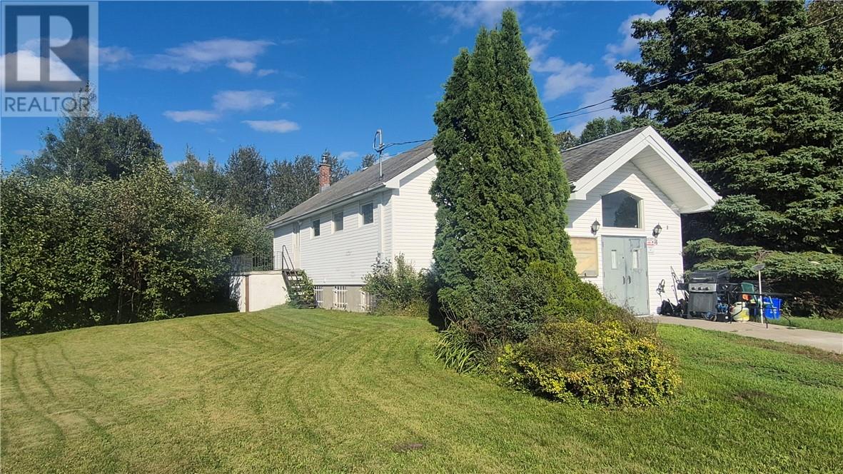 136 CHARLOTTE Avenue, Chelmsford — photo 2
