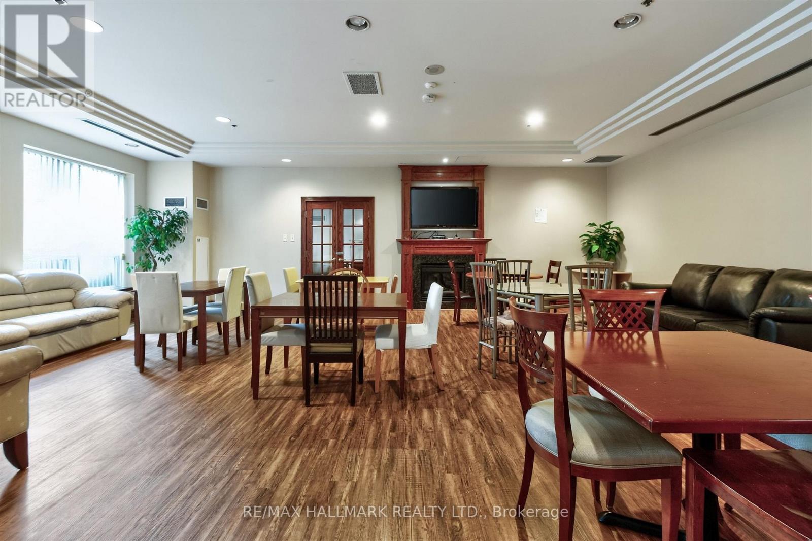#702 51 BAFFIN COURT - 26