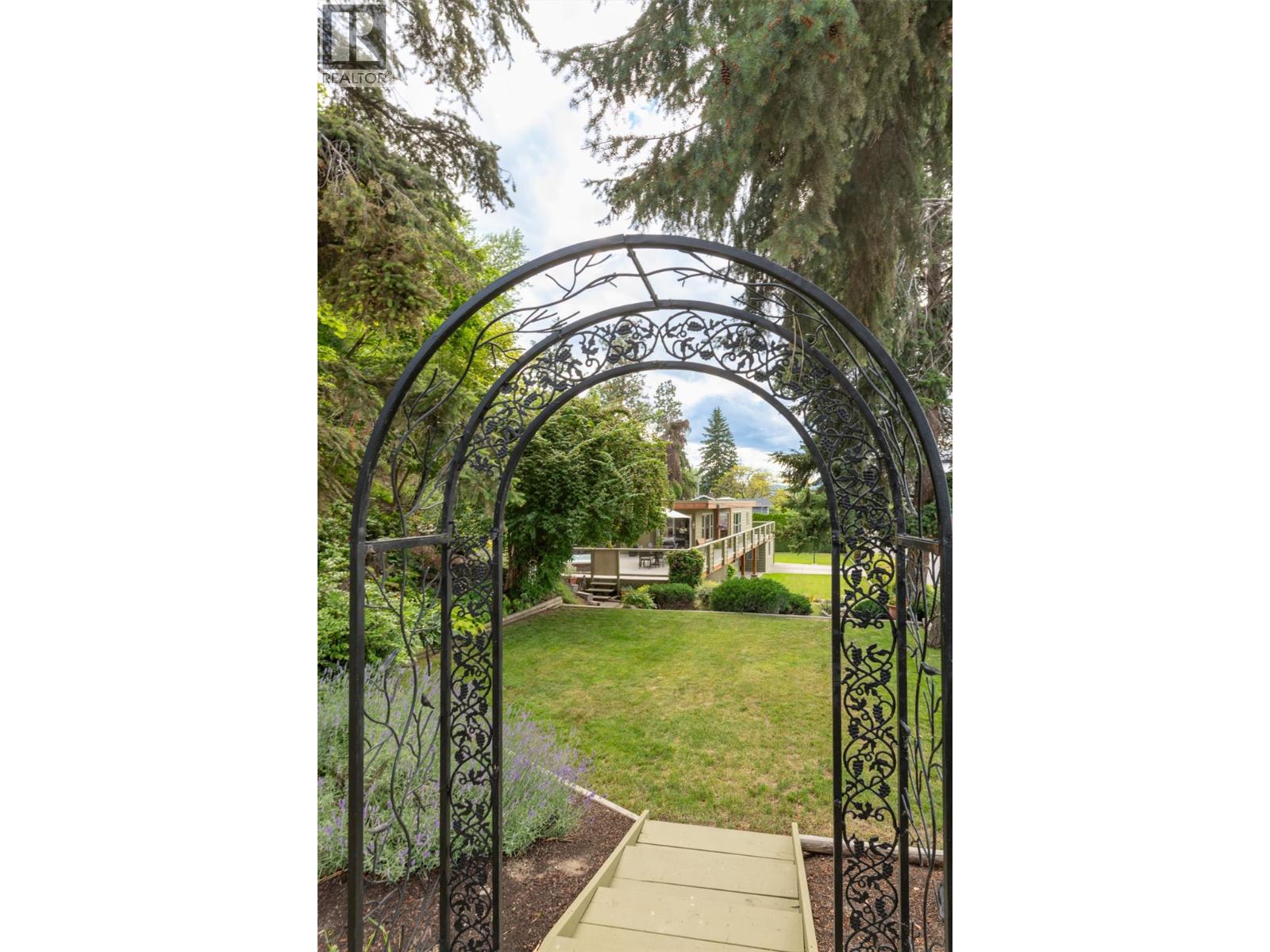  391 Braeloch Road, Kelowna