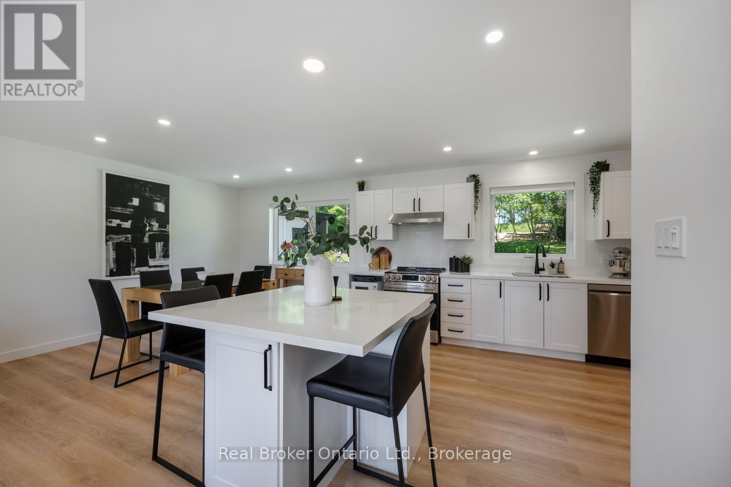 250 SILVER HEIGHTS DRIVE - Image 10