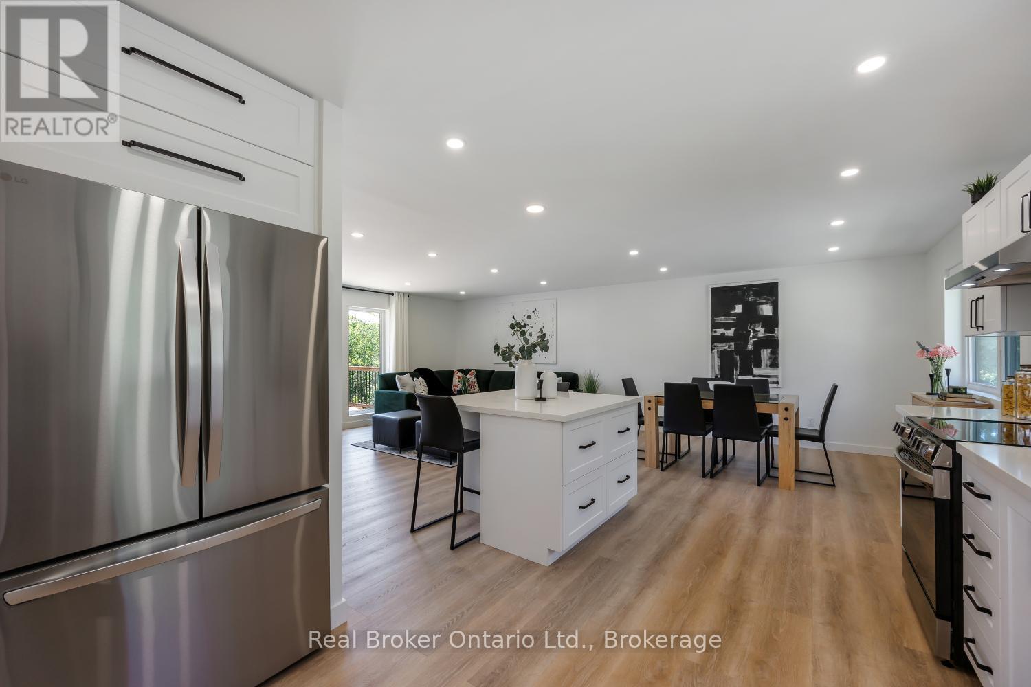250 SILVER HEIGHTS DRIVE - Image 11