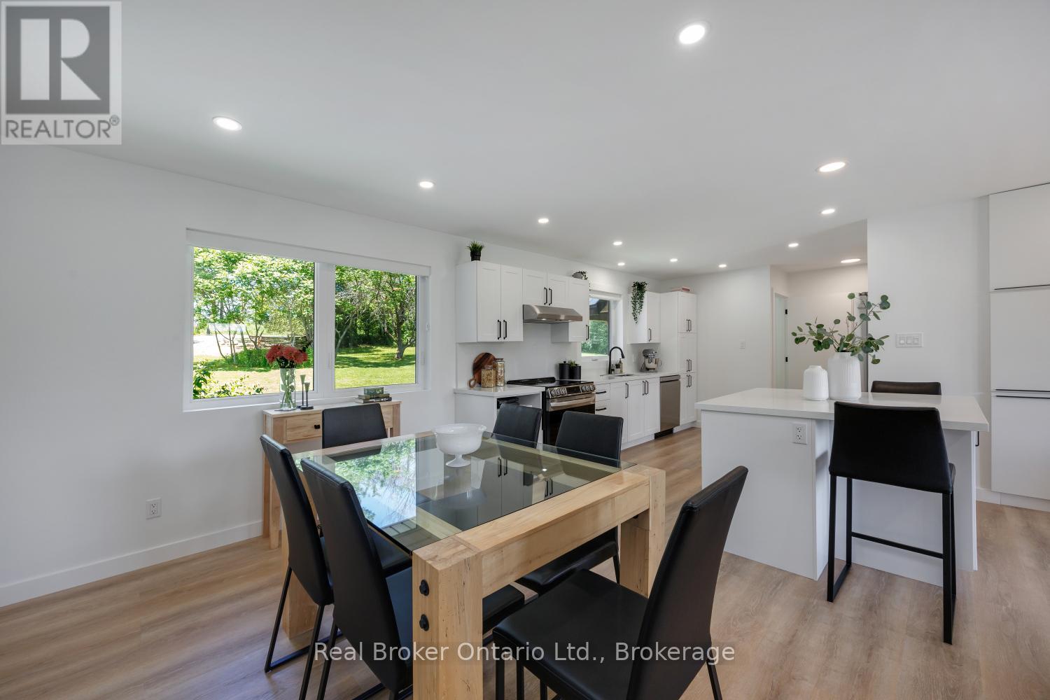 250 SILVER HEIGHTS DRIVE - Image 13
