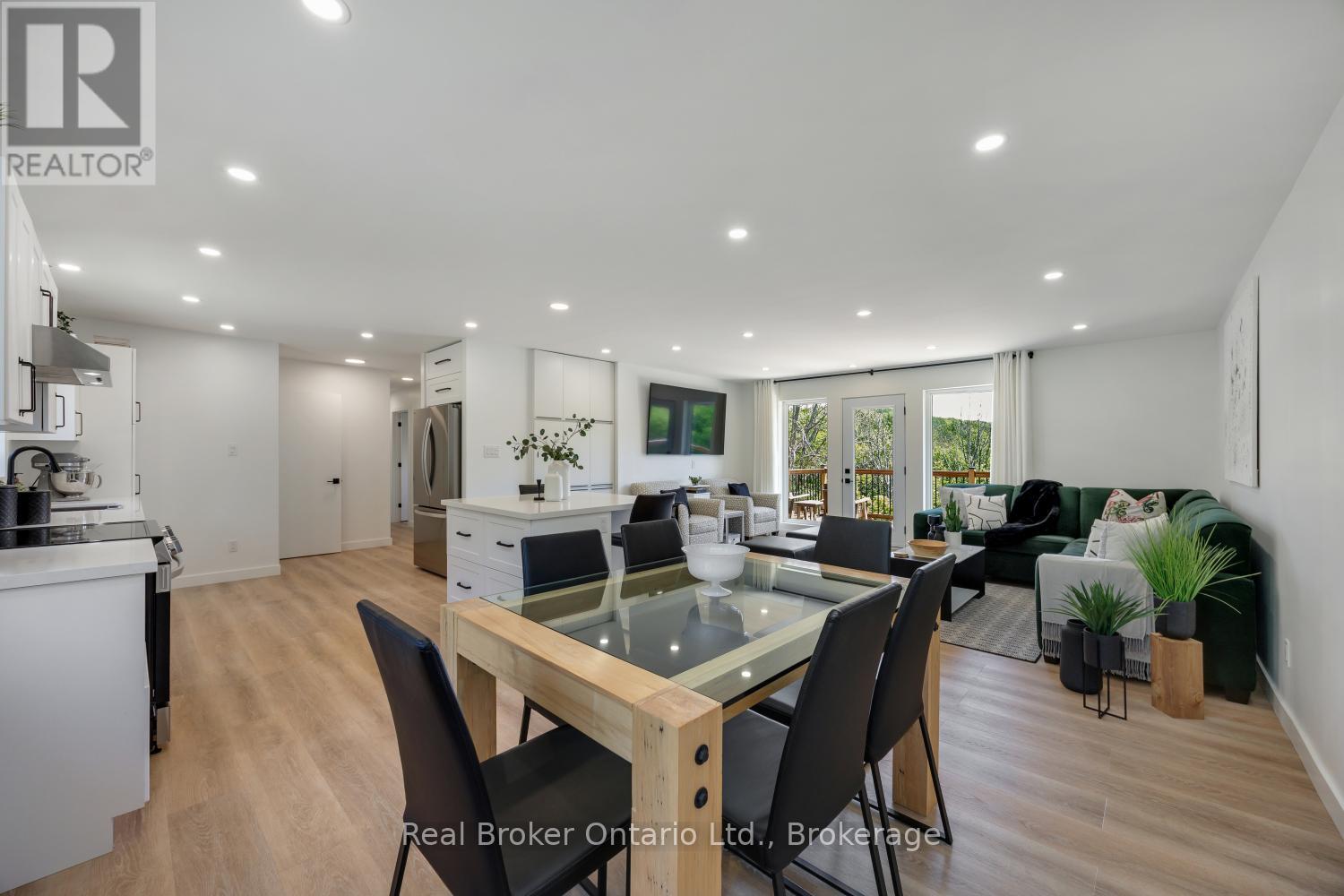 250 SILVER HEIGHTS DRIVE - Image 14