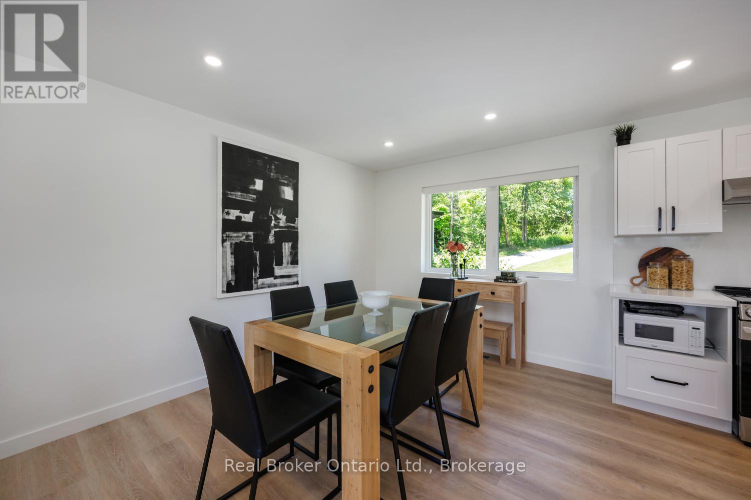 250 SILVER HEIGHTS DRIVE - Image 15
