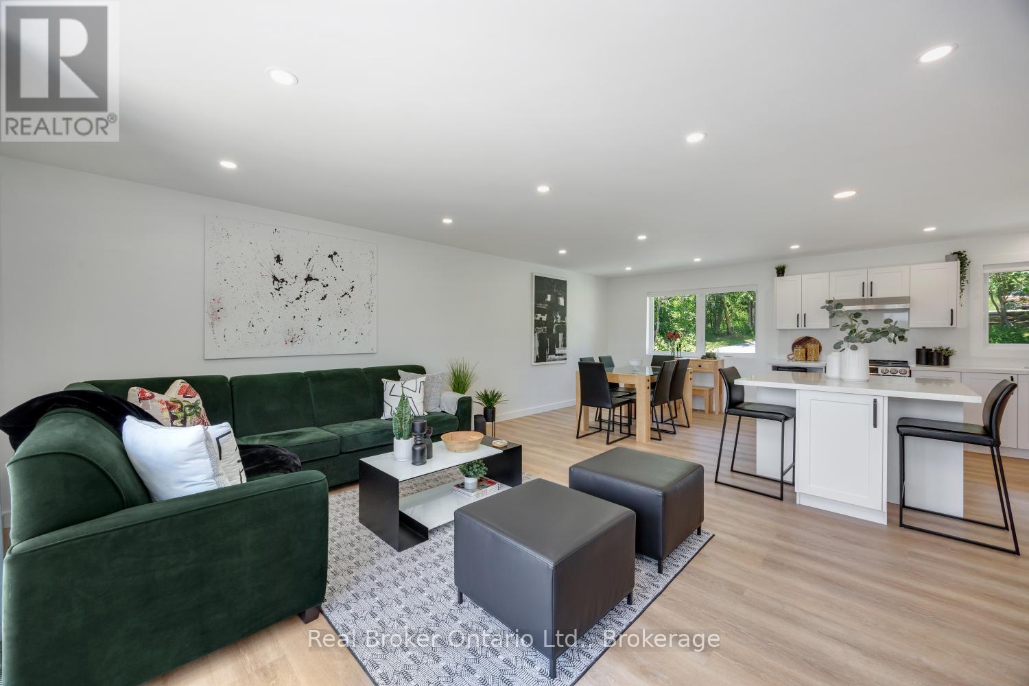 250 SILVER HEIGHTS DRIVE - Image 16
